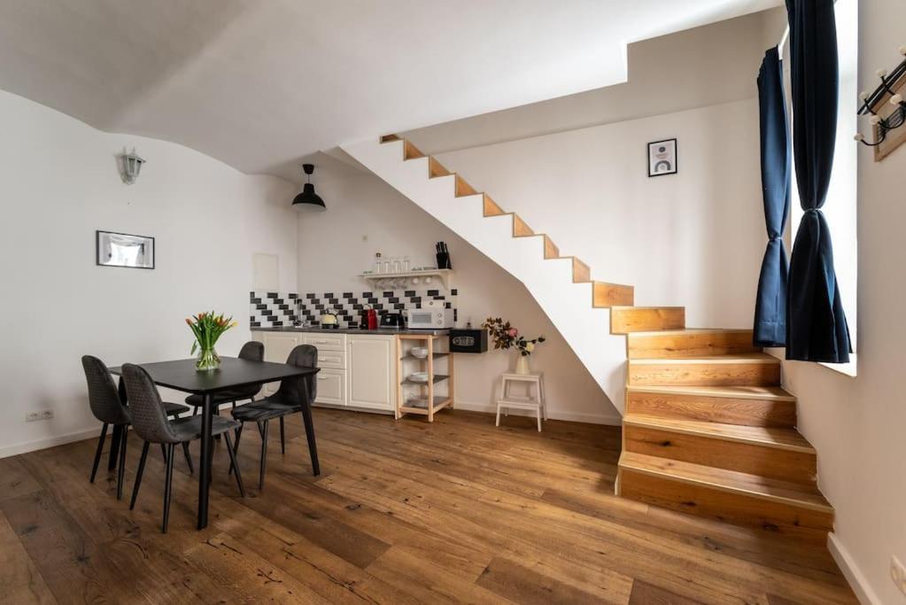 Cozy 1Br Duplex Near Center By Hm Apartman Bécs Kültér fotó