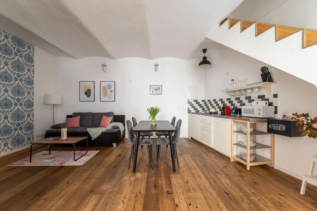Cozy 1Br Duplex Near Center By Hm Apartman Bécs Kültér fotó